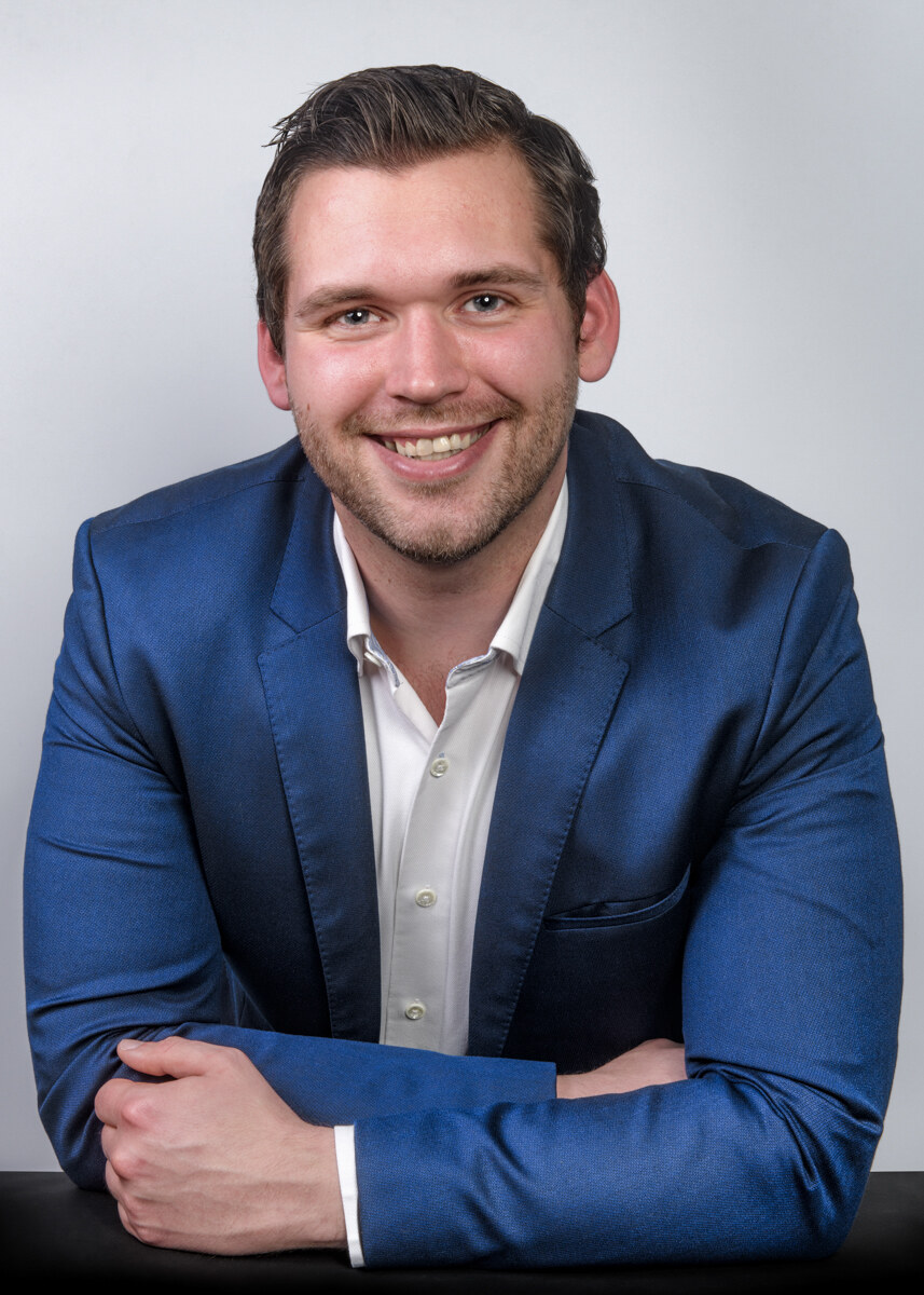Professionelles Bewerbungsbild eines jungen Mannes